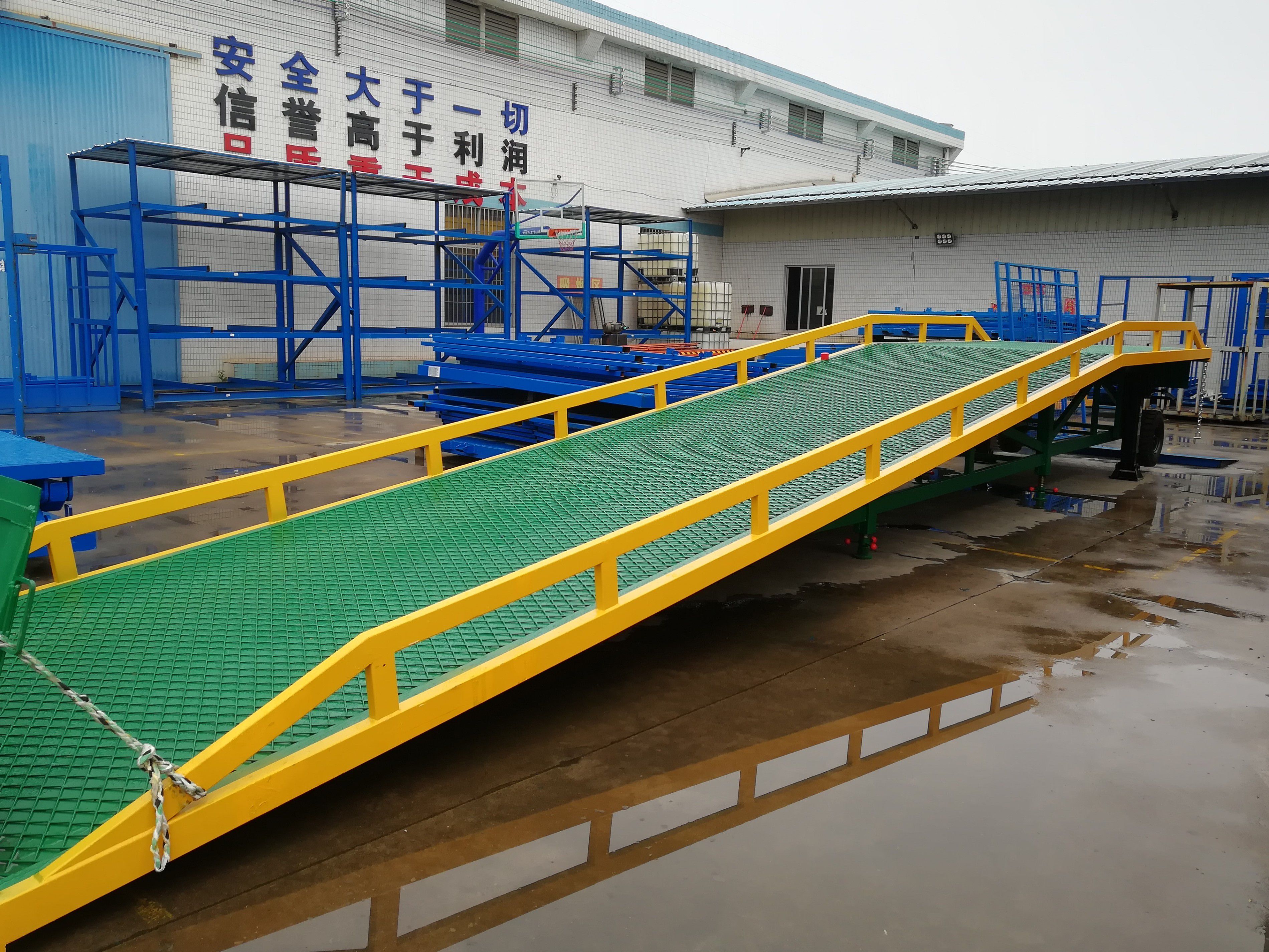 吉尔叉车登车桥